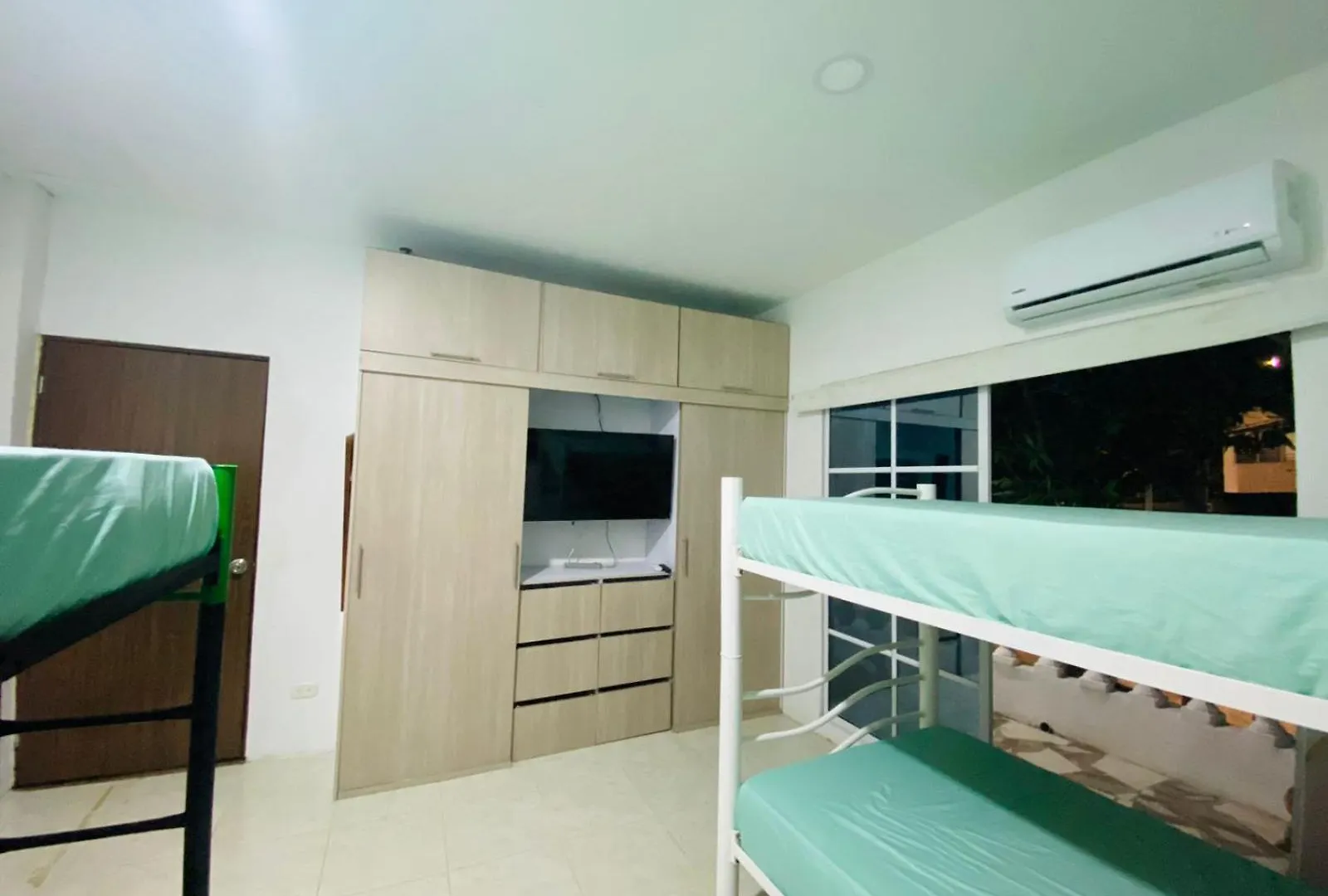 Habitaciones Y Aptos Isabella Santa Marta  Santa Marta (Magdalena)