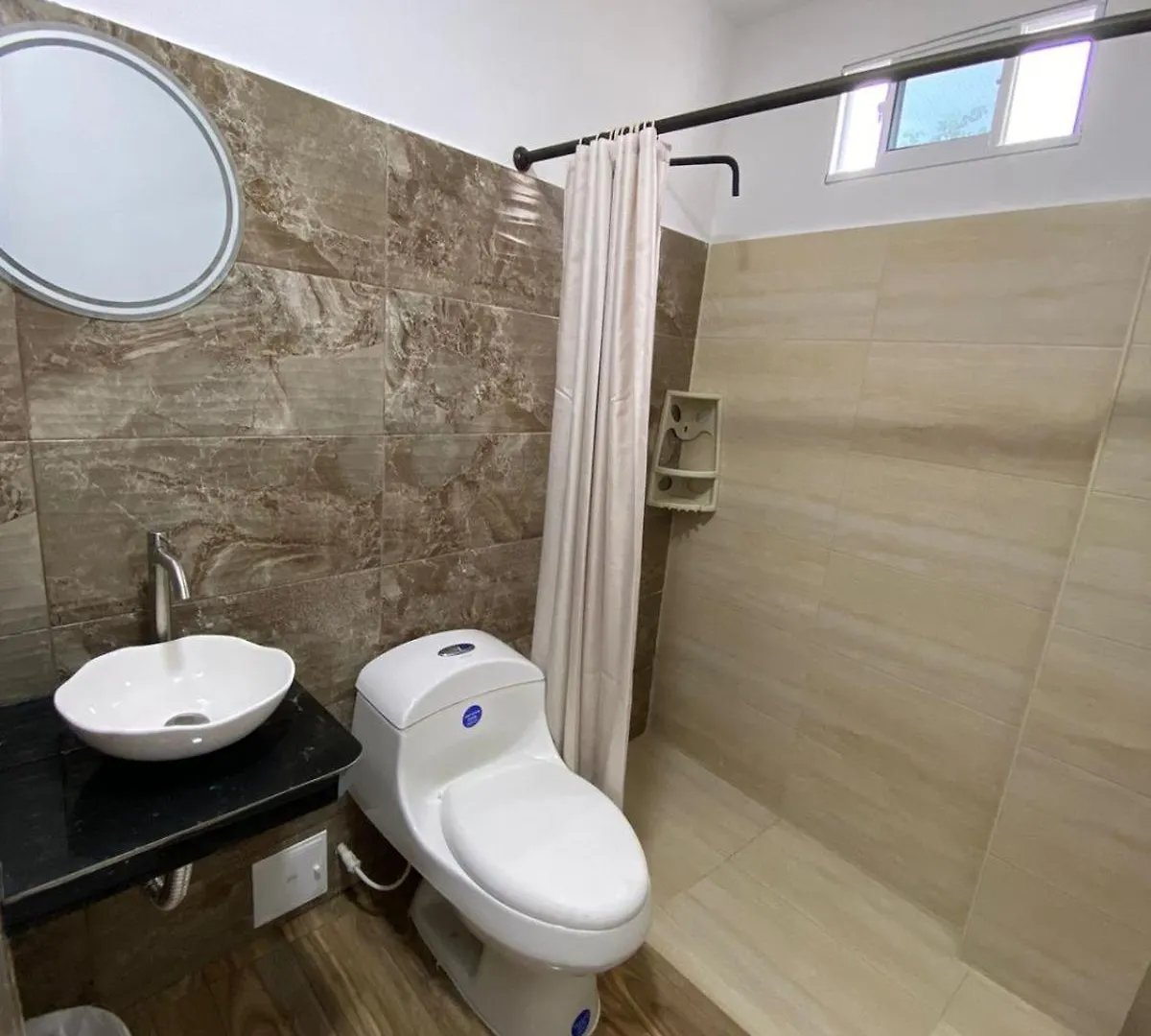Habitaciones Y Aptos Isabella Santa Marta  Santa Marta (Magdalena)